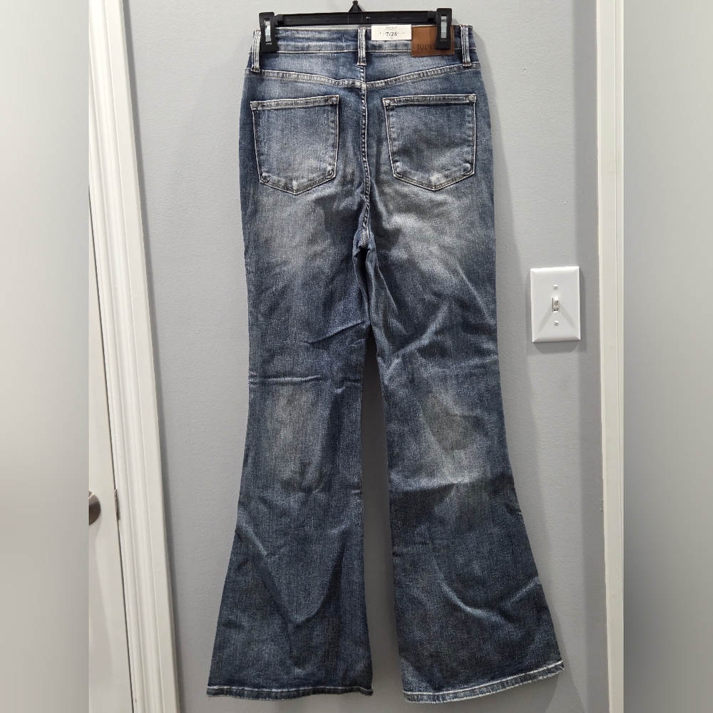 NWT Judy Blue Flare Jeans. Size 7/28 - Picture 2 of 3